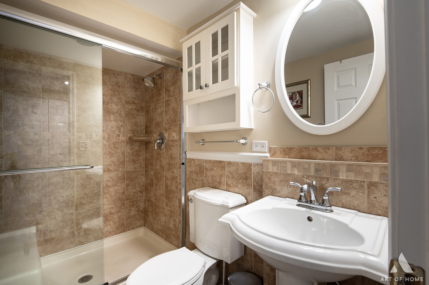 10646 Golf Road Orland Park, IL 60462 - Photo 45 of 55 a bathroom with a sink a mirror a toilet and a bathtub