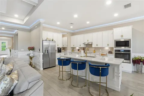 $699,998 | 17120 Serengeti Circle, Alva, FL 33920