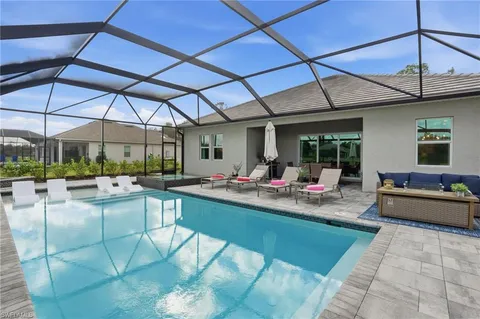 $699,998 | 17120 Serengeti Circle, Alva, FL 33920