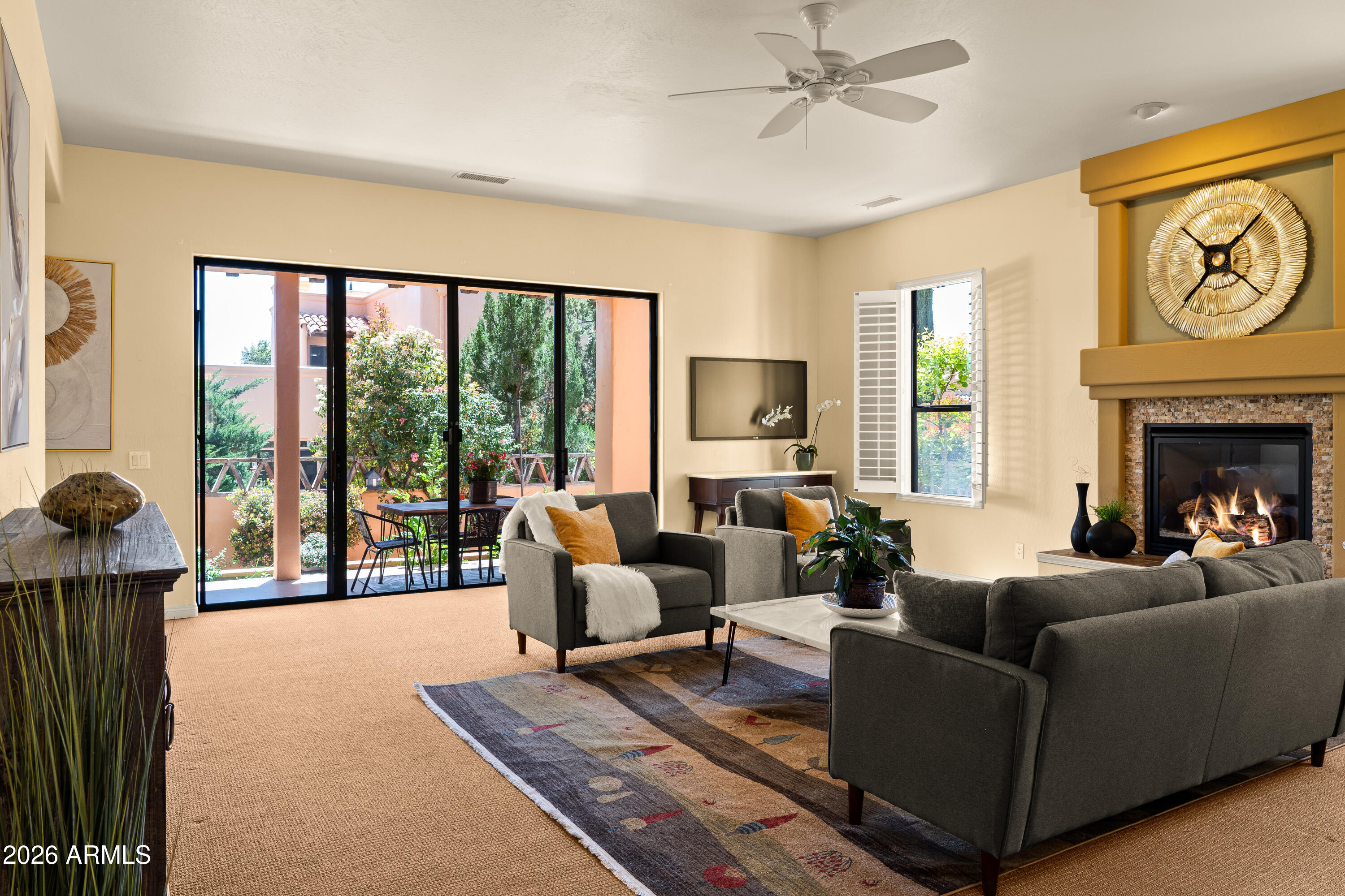 39 Rim Trail Circle Sedona, AZ 86351 - Photo 7 of 41 BRIGHT AIRY GREAT ROOM
