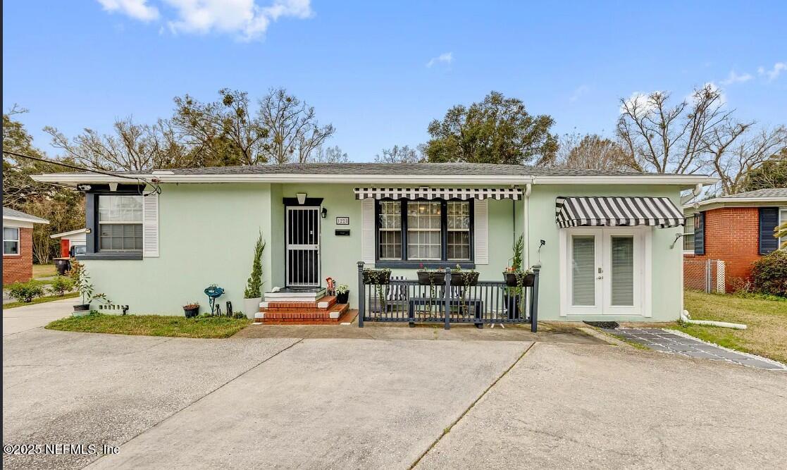1228 Glen Laura Road Jacksonville, FL 32205 - Photo 1 of 40 a view of a house with outdoor space porch and sitting area