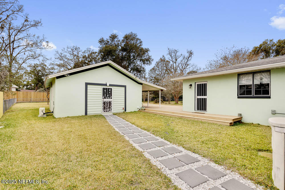 1228 Glen Laura Road Jacksonville, FL 32205 - Photo 24 of 40 a large white house with a large pool in front of it