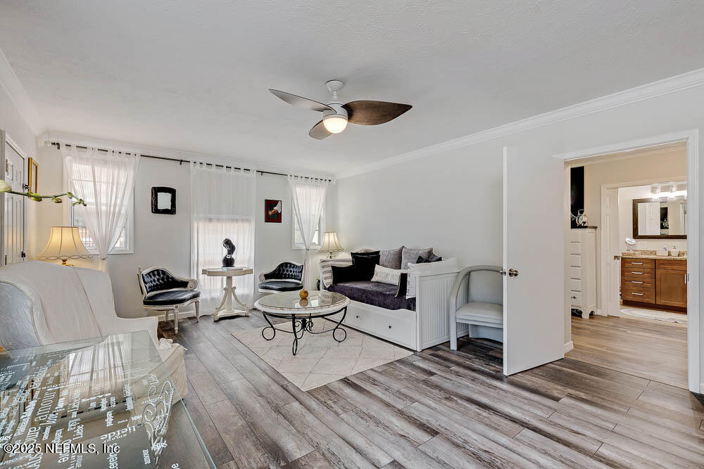 1228 Glen Laura Road Jacksonville, FL 32205 - Photo 7 of 40 a living room with furniture