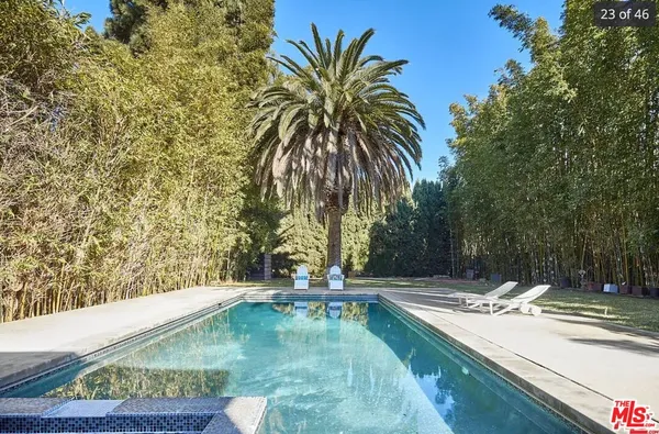 a view of a backyard with a fountain