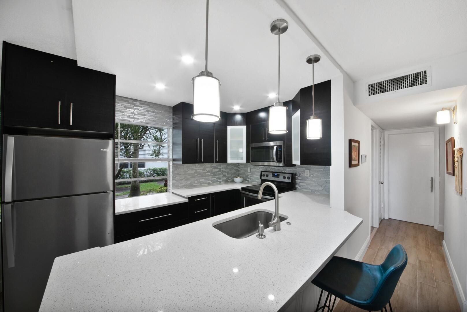 21 Normandy A Delray Beach, FL 33484 - Photo 7 of 32 kitchen/hallway