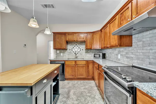 $1,700 | 170 Interstate Drive, Buda, TX 78610