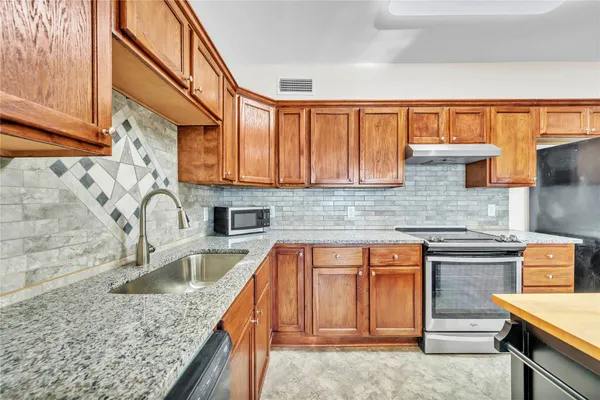 $1,700 | 170 Interstate Drive, Buda, TX 78610