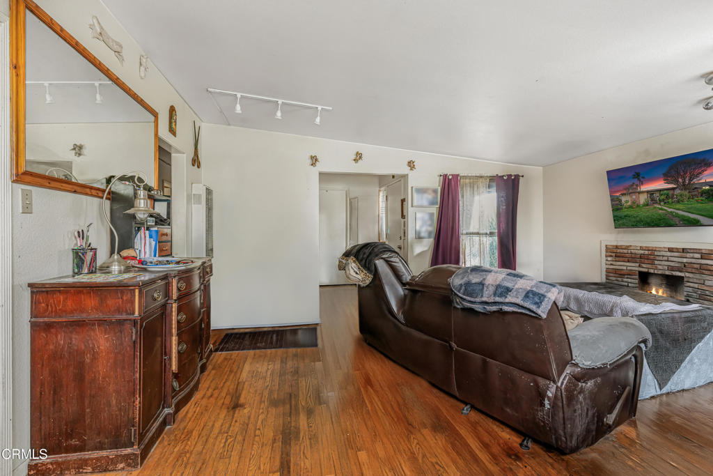 462 North M Street Oxnard, CA 93030 - Photo 3 of 28