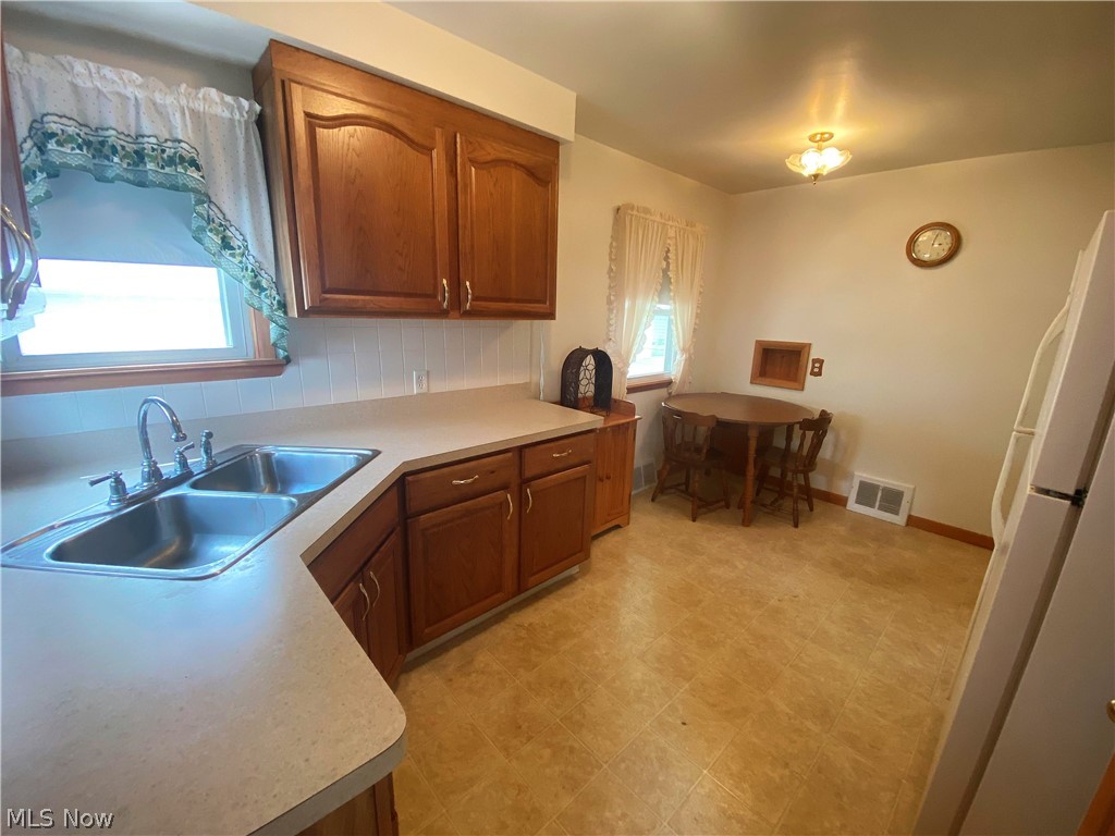 686 Pendley Road Willowick, OH 44095 - Photo 5 of 16 Gallery Image 5