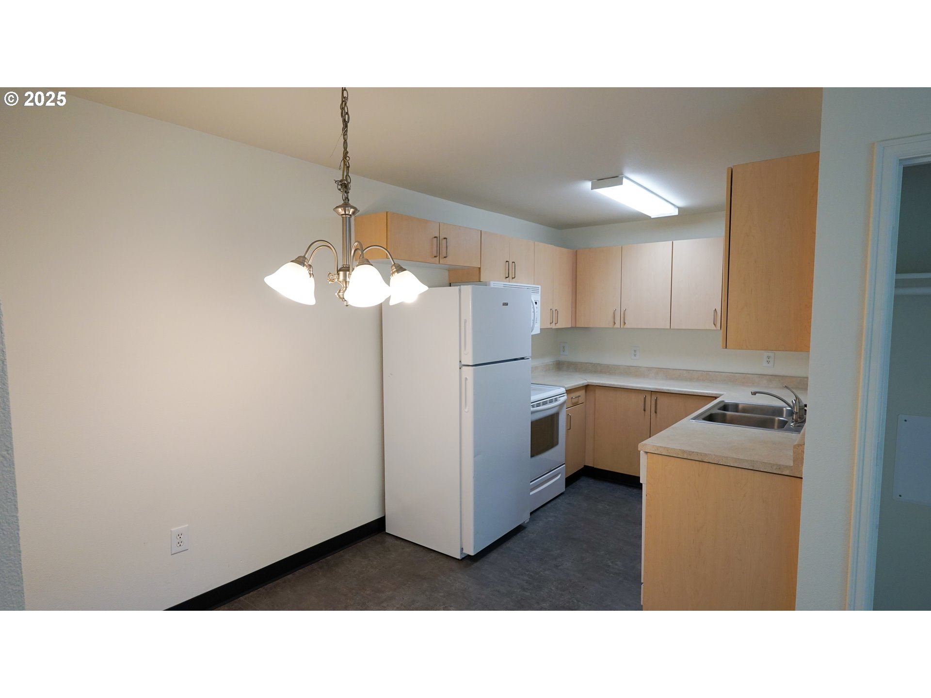 9234 Southeast Division Street, Unit 110 Portland, OR 97266 - Photo 6 of 27