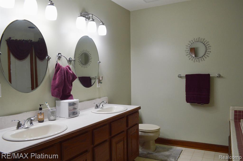 5346 Hartland Road Fenton, MI 48430 - Photo 14 of 24