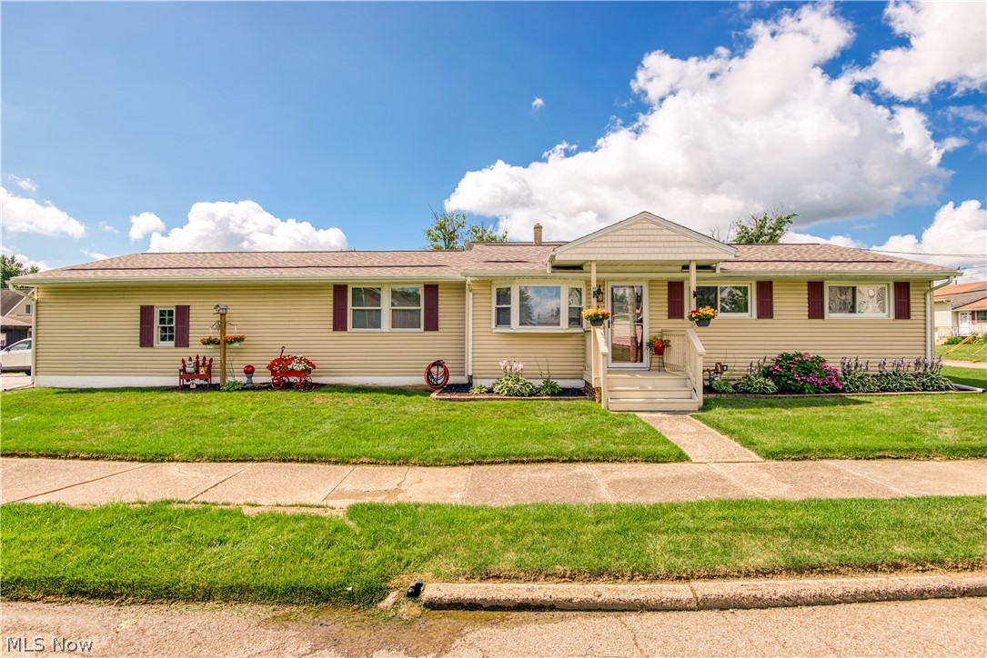 1135 Walnut Road Southwest Massillon, OH 44647 - Photo 2 of 29 Gallery Image 2