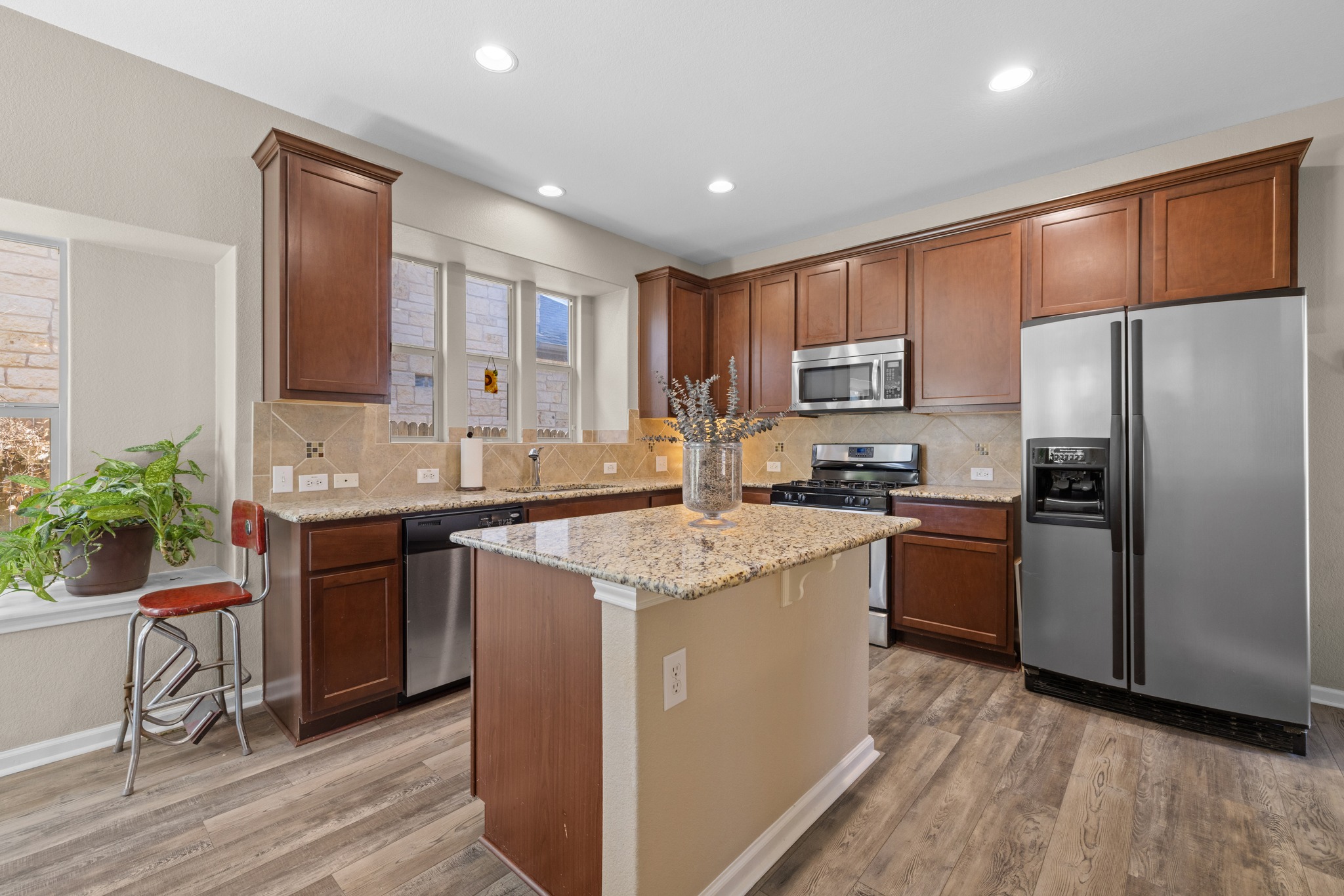 222 Sycamore Street Georgetown, TX 78633 - Photo 11 of 32