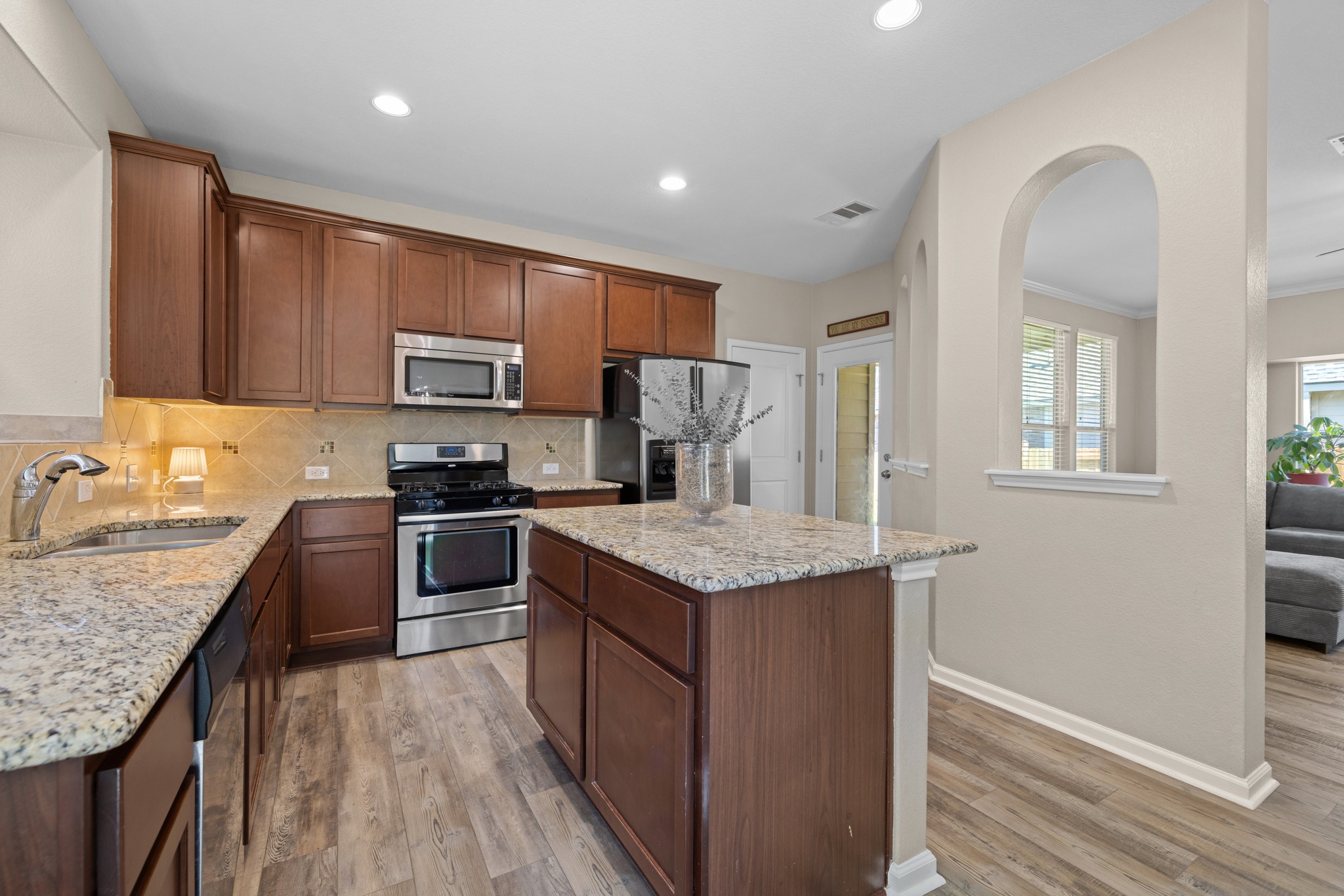 222 Sycamore Street Georgetown, TX 78633 - Photo 12 of 32