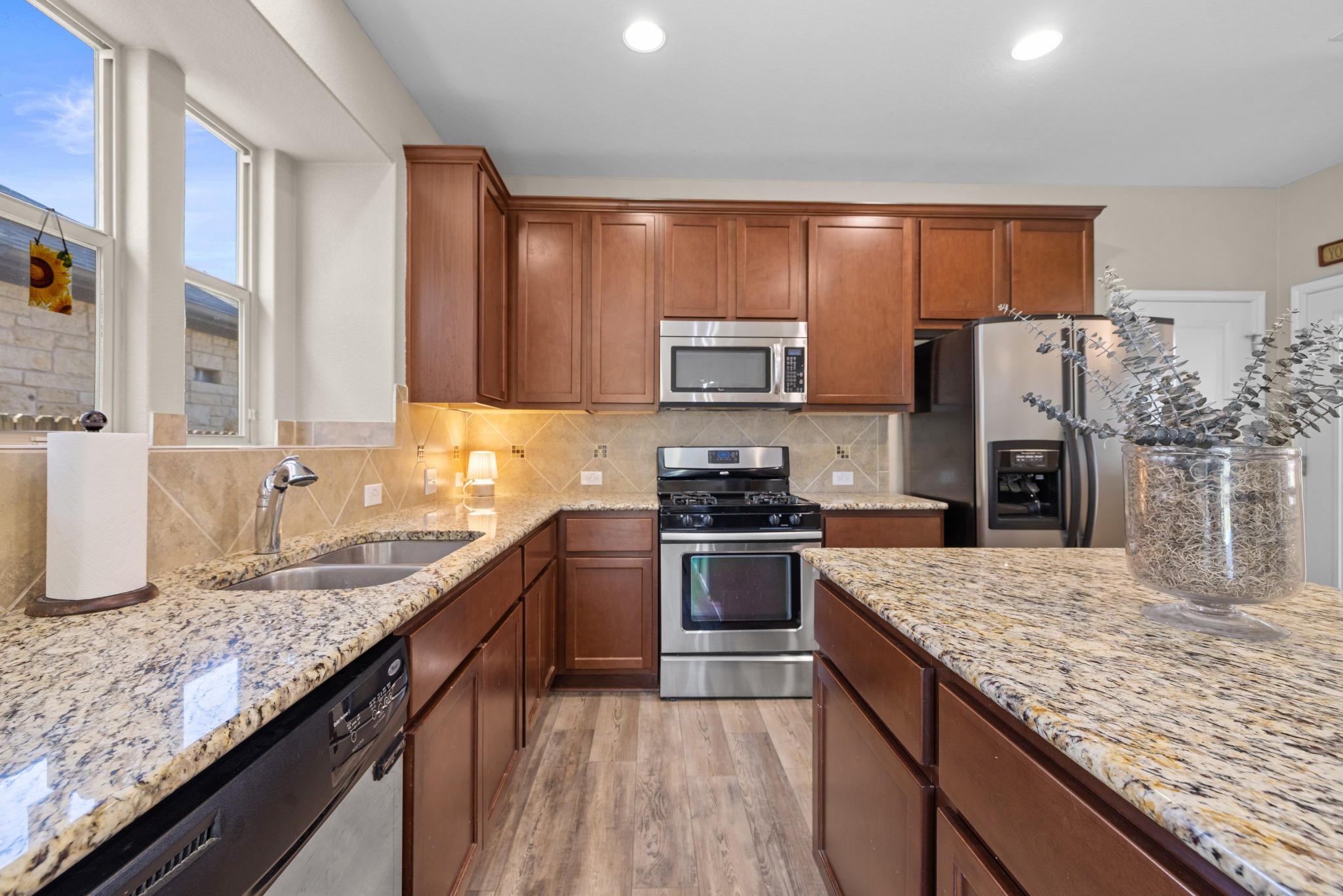 222 Sycamore Street Georgetown, TX 78633 - Photo 13 of 32