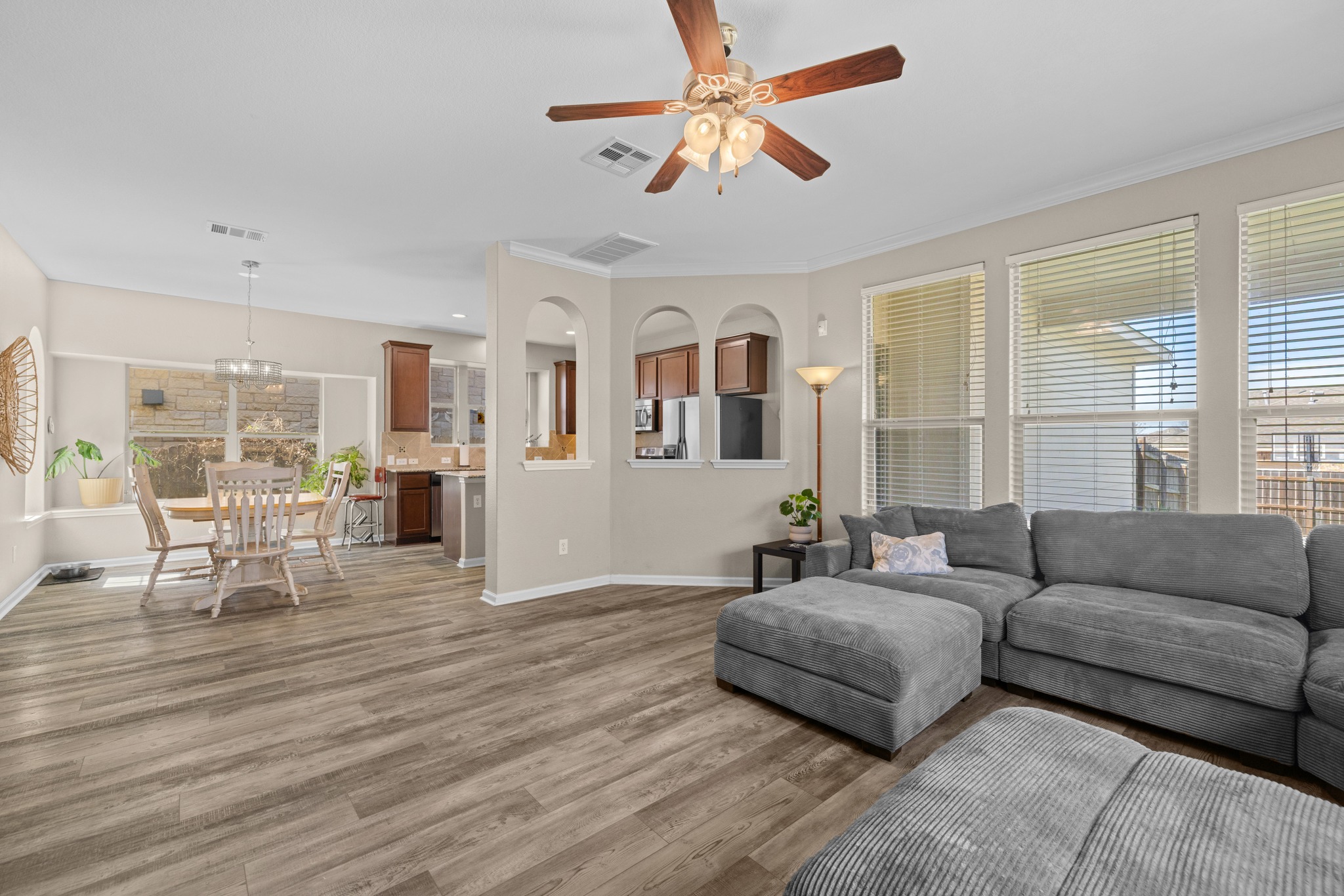 222 Sycamore Street Georgetown, TX 78633 - Photo 4 of 32