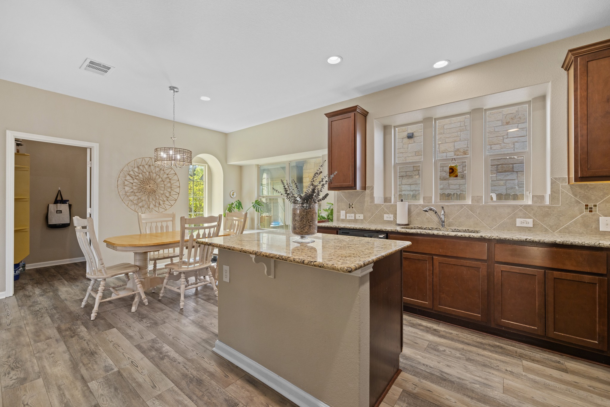 222 Sycamore Street Georgetown, TX 78633 - Photo 5 of 32