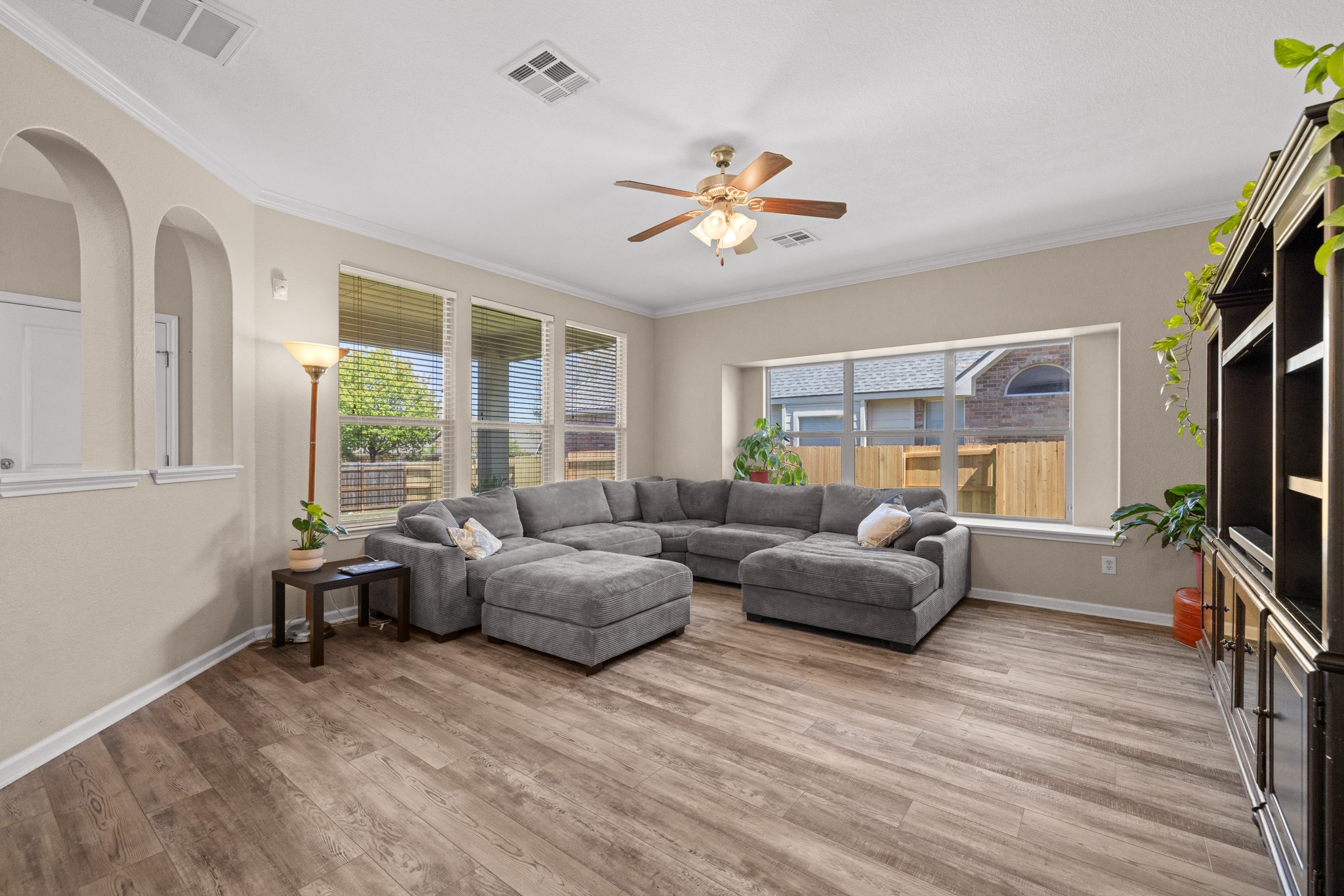 222 Sycamore Street Georgetown, TX 78633 - Photo 9 of 32