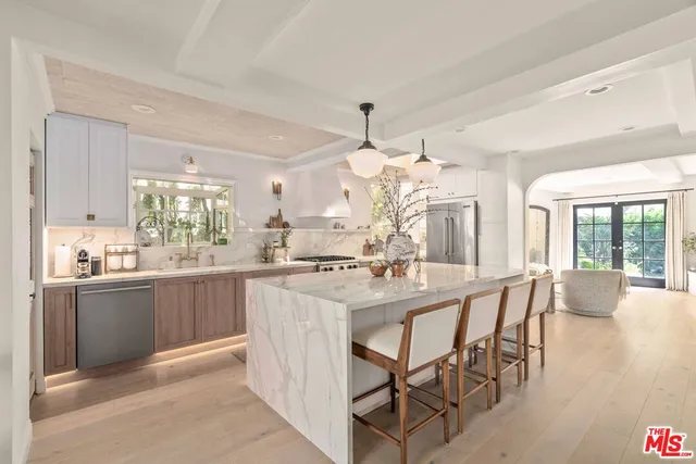 $1,999,999 | 3339 Bennett Drive, Los Angeles, CA 90068