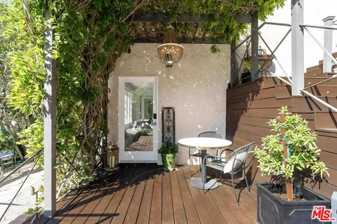 $1,999,999 | 3339 Bennett Drive, Los Angeles, CA 90068