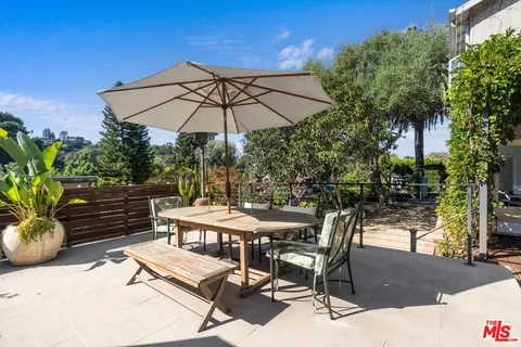 $1,999,999 | 3339 Bennett Drive, Los Angeles, CA 90068