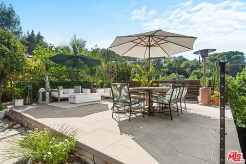 $1,999,999 | 3339 Bennett Drive, Los Angeles, CA 90068