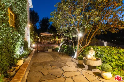 $1,999,999 | 3339 Bennett Drive, Los Angeles, CA 90068