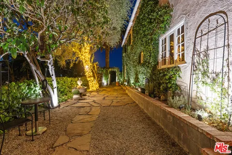 $1,999,999 | 3339 Bennett Drive, Los Angeles, CA 90068