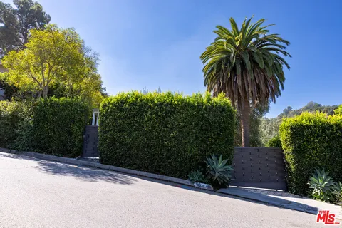 $1,999,999 | 3339 Bennett Drive, Los Angeles, CA 90068