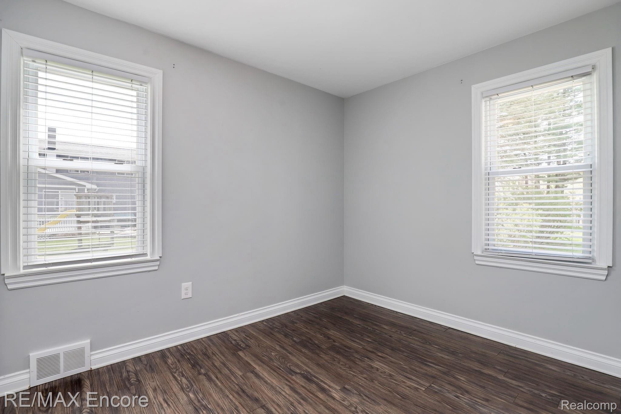 622 Pine Tree Road Lake Orion, MI 48362 - Photo 20 of 28 Bedroom 3