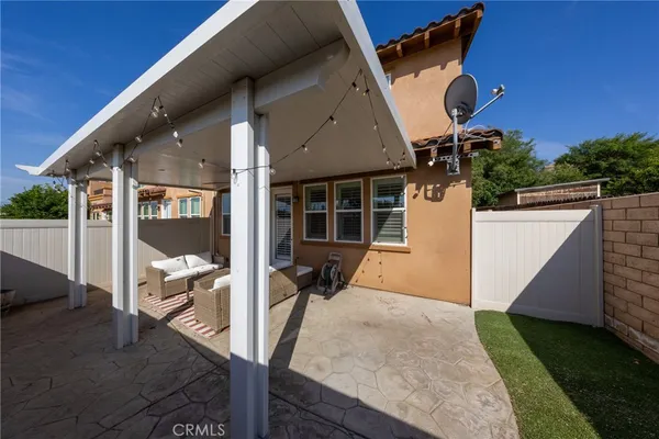 an outdoor view of house with backyard