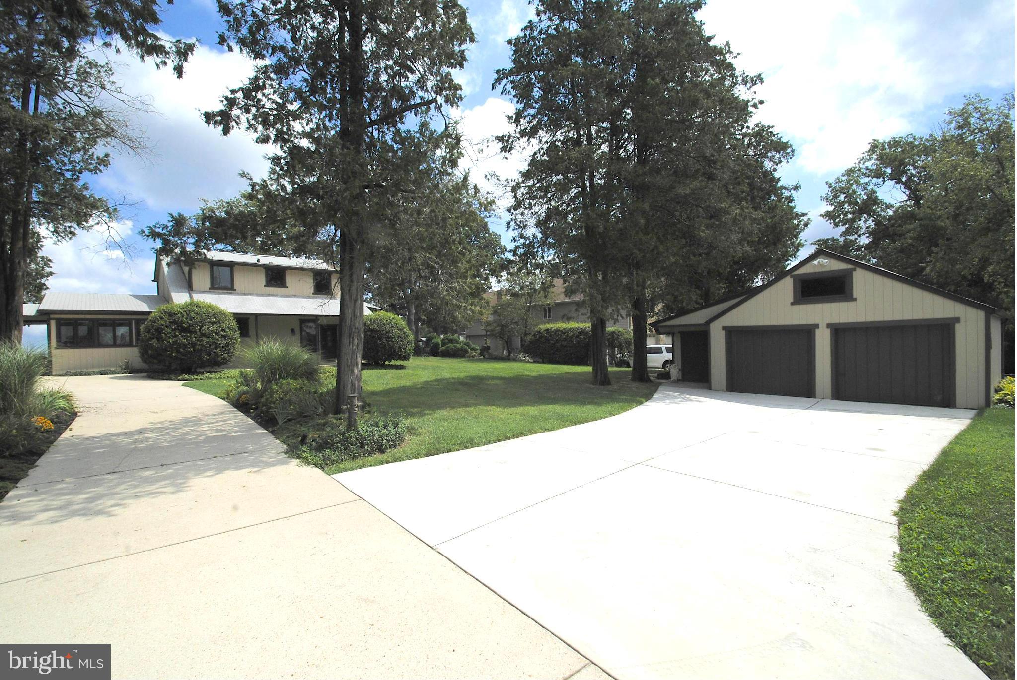 Detached 2-Car Garage / Attached 2-Car Carport