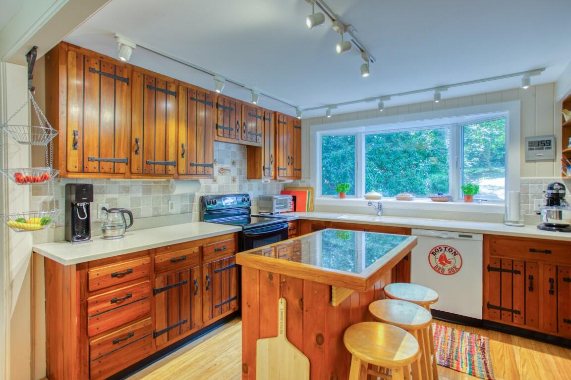 37 Beach Road Boothbay Harbor, ME 04538 - Photo 21 of 52 19.