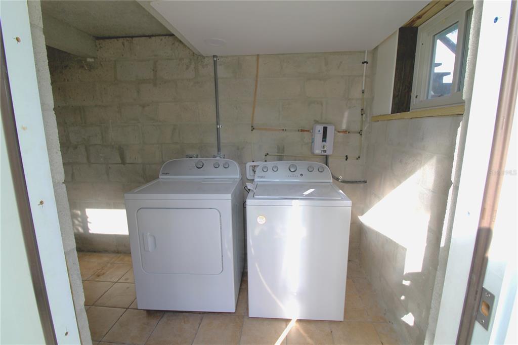 14712 Henson Road Orlando, FL 32832 - Photo 22 of 32 a utility room with dryer and washer
