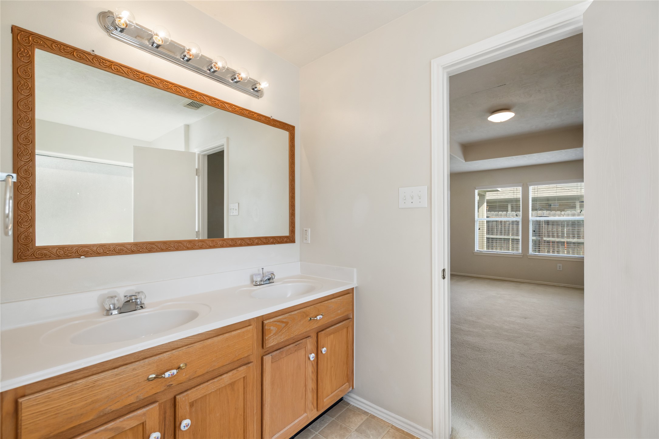 9339 Canady Park Lane Houston, TX 77075 - Photo 25 of 44 Large Downstairs Primary Bathroom with Dual Vanity and Large Mirror