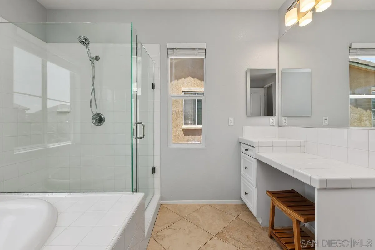 3669 Lake Park Road Fallbrook, CA 92028 - Photo 23 of 44 Primary Bath/Spa