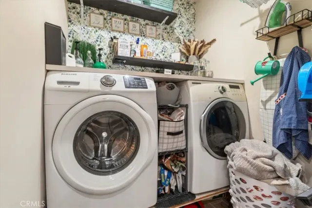 a view of entryway with washer and dryer