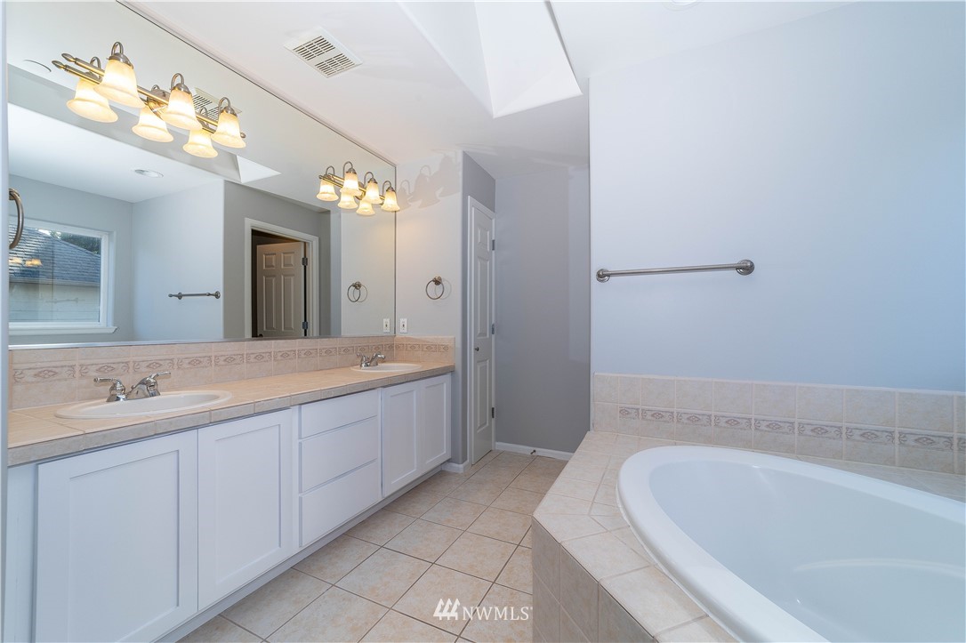 1416 Camas Place Northeast Renton, WA 98056 - Photo 17 of 26 Gallery Image 17