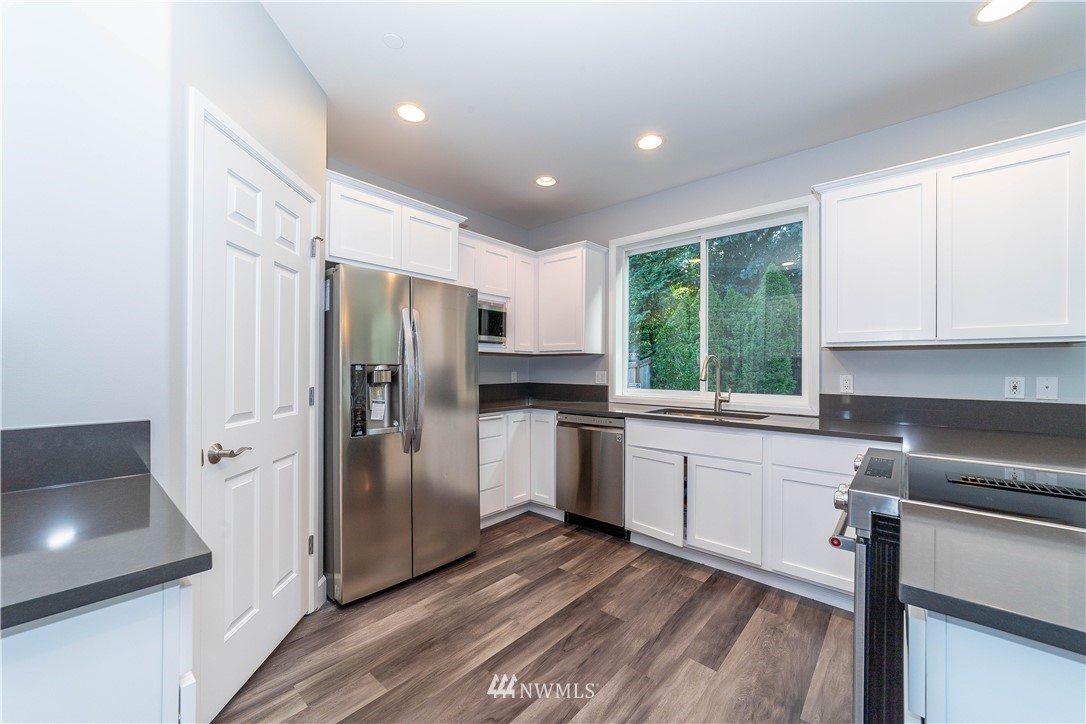 1416 Camas Place Northeast Renton, WA 98056 - Photo 5 of 26 Gallery Image 5