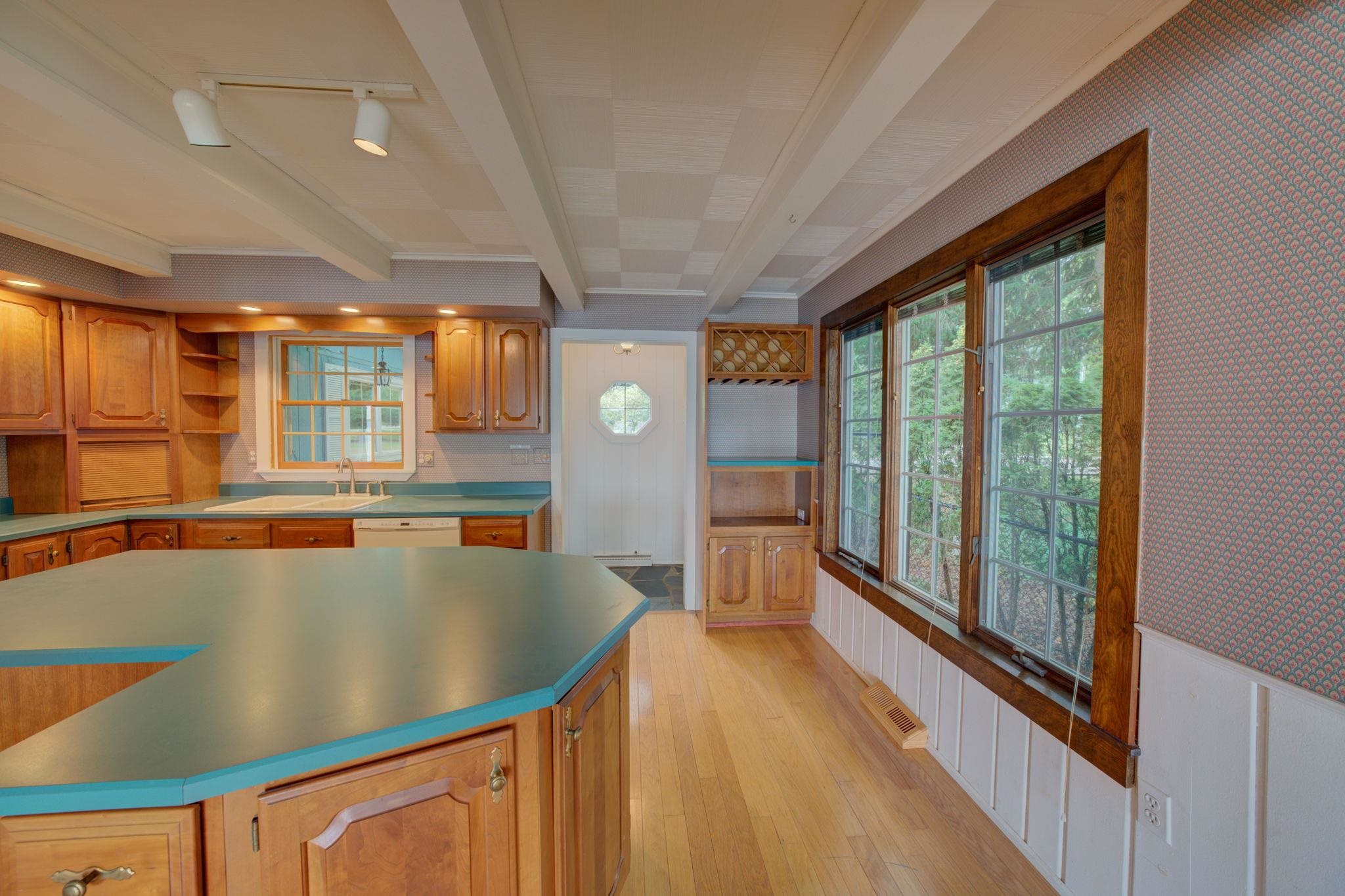 632 South Stony Point Road Suttons Bay, MI 49682 - Photo 5 of 62