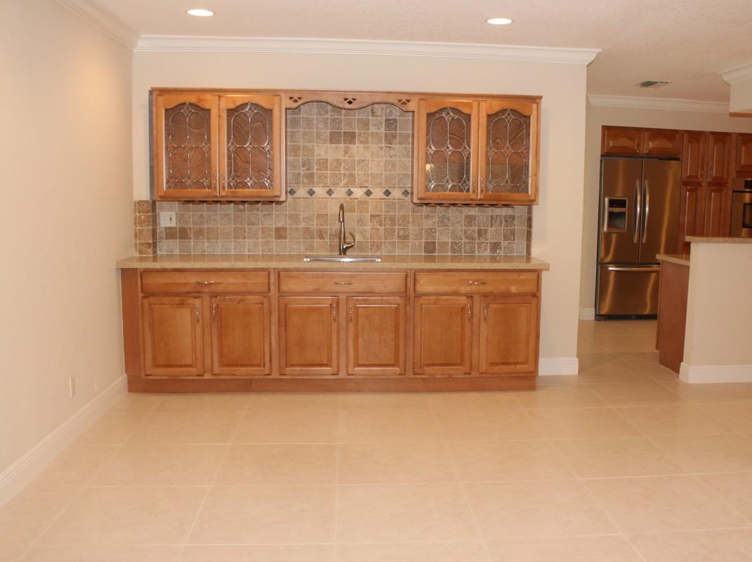 1660 Southwest 8th Avenue Boca Raton, FL 33486 - Photo 13 of 26 Family Room Wet Bar