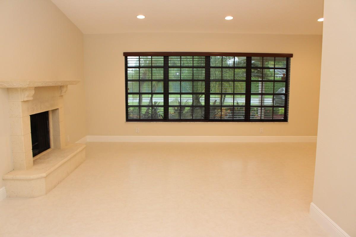 1660 Southwest 8th Avenue Boca Raton, FL 33486 - Photo 3 of 26 Living Room
