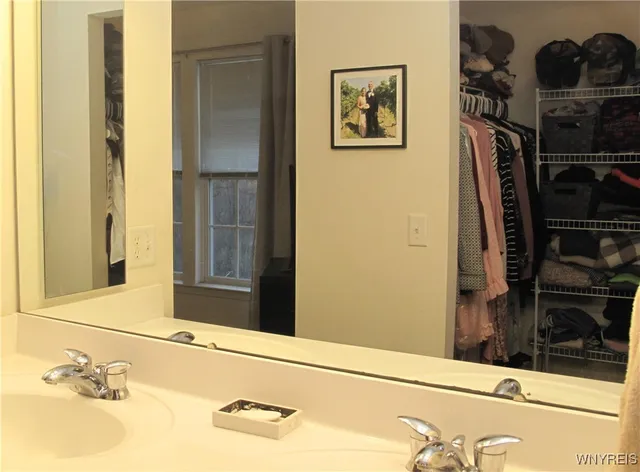 $325,000 | 6344 Green Valley Lane, Lockport Town, NY 14094