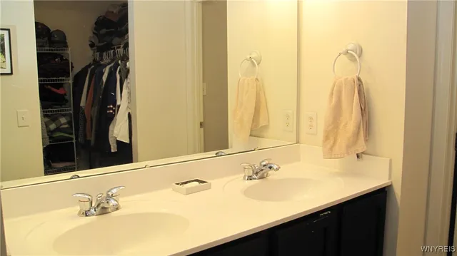 $325,000 | 6344 Green Valley Lane, Lockport Town, NY 14094