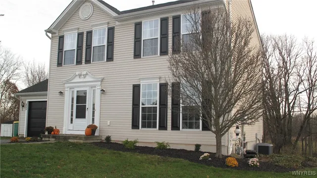 $325,000 | 6344 Green Valley Lane, Lockport Town, NY 14094