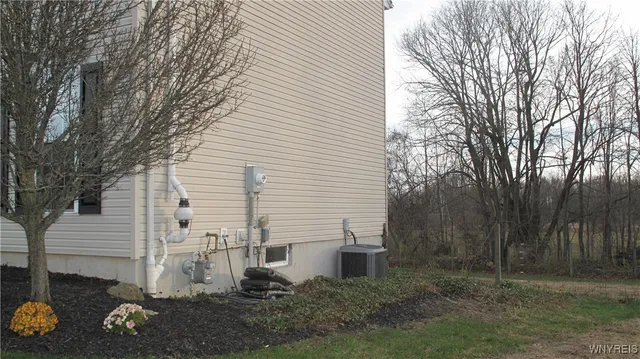 $325,000 | 6344 Green Valley Lane, Lockport Town, NY 14094