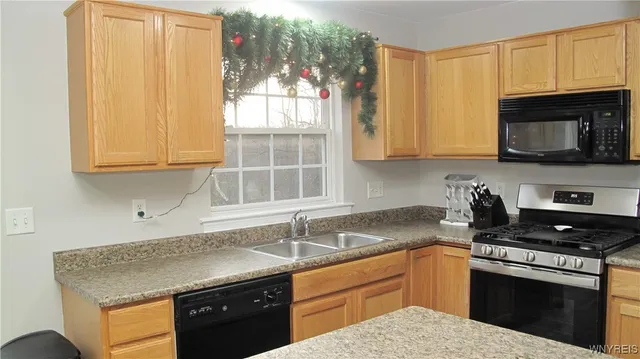 $325,000 | 6344 Green Valley Lane, Lockport Town, NY 14094