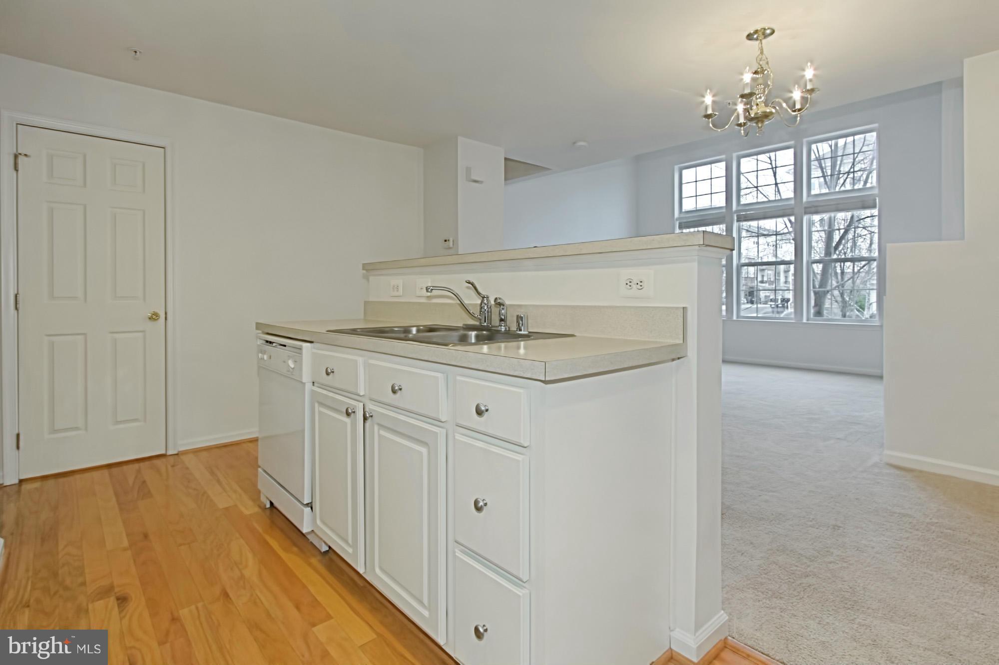 42240 Black Rock Terrace, Unit 1003 Stone Ridge, VA 20105 - Photo 15 of 30 Kitchen