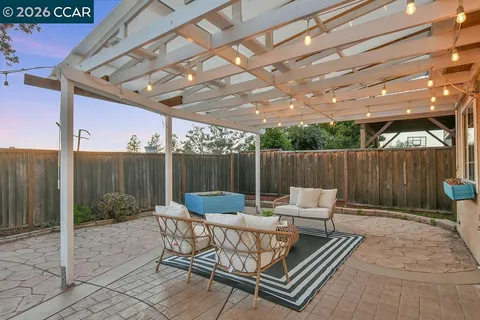 $1,049,900 | 326 Liveoak Court, Martinez, CA 94553