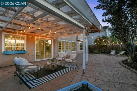 $1,049,900 | 326 Liveoak Court, Martinez, CA 94553